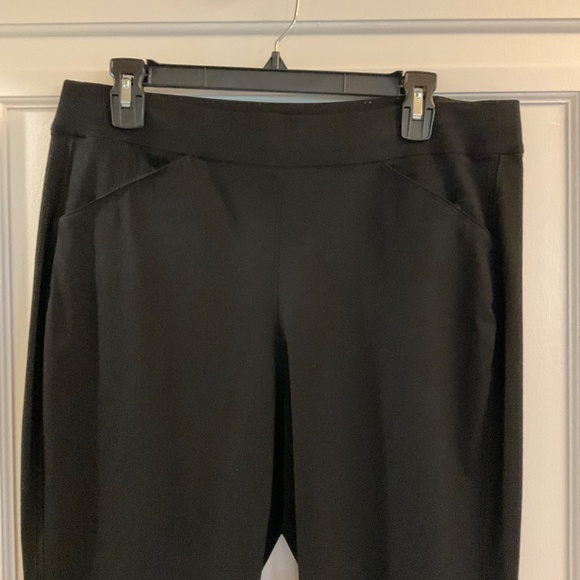 Chico's Black Pull On Crop Pants Size 2R / large - Picture 2 of 4